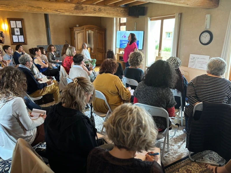 Conférence de Francoise Couic-Marinier sur les huiles essentielles et le stress Conférence de Francoise Couic-Marinier sur les huiles essentielles et le stress